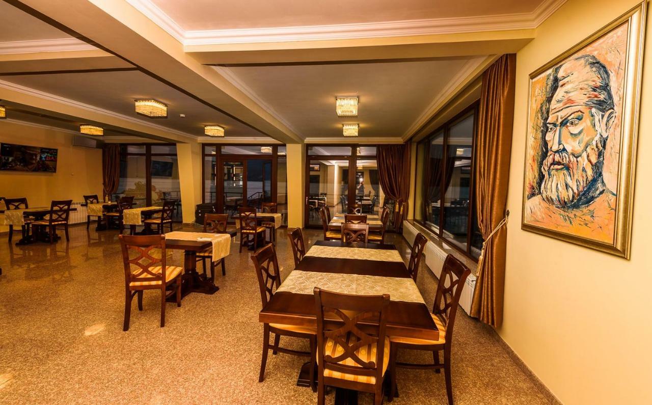 Pensiunea Alex & Restaurant Ieşelniţa Zewnętrze zdjęcie
